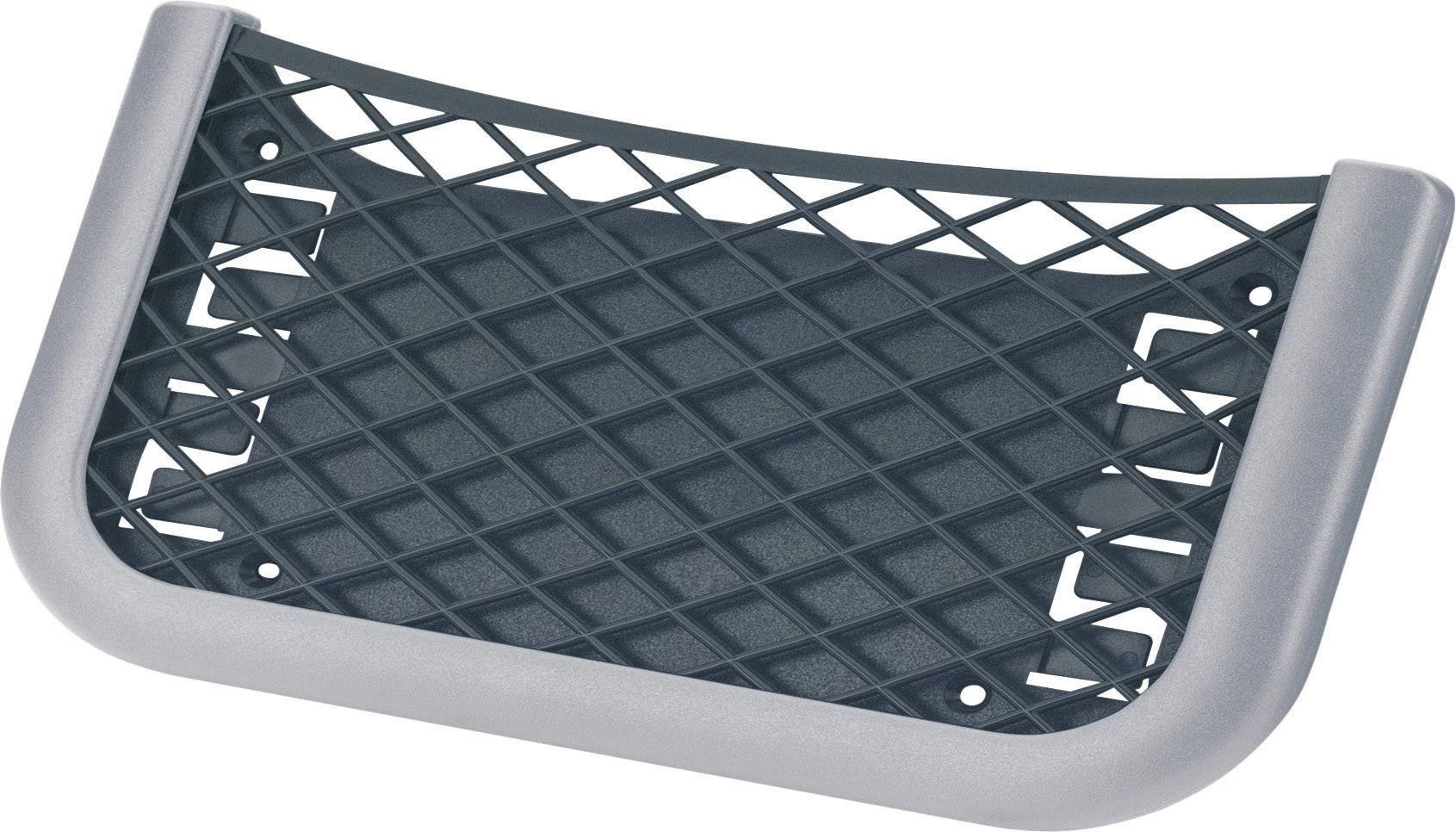 Pretinci i torbe u automobilu