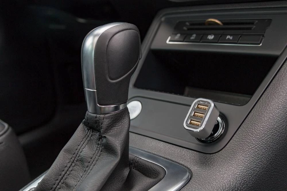 USB punjač za automobile i kamione Goobay 44211 izlazna struja (maks.) 5.5 A 3 x USB 2.0 utičnica A Auto-Detect slika