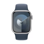 Apple Watch Series 9 GPS 41 mm srebrno aluminijsko kućište sa sportskim remenčićem Storm Blue - S/M Apple Watch Series 9 GPS 41 mm kućište od aluminija sportska narukvica olujno plava s/m