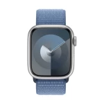 Apple Watch Series 9 GPS 41 mm srebrno aluminijsko kućište sa zimsko plavom sportskom petljom Apple Watch Series 9 GPS 41 mm kućište od aluminija Sport Loop zimsko plava