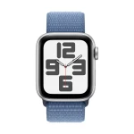 Apple Watch SE GPS 40 mm srebrno aluminijsko kućište sa zimsko plavom sportskom petljom Apple Watch SE (2023) GPS 40 mm kućište od aluminija Sport Loop zimsko plava